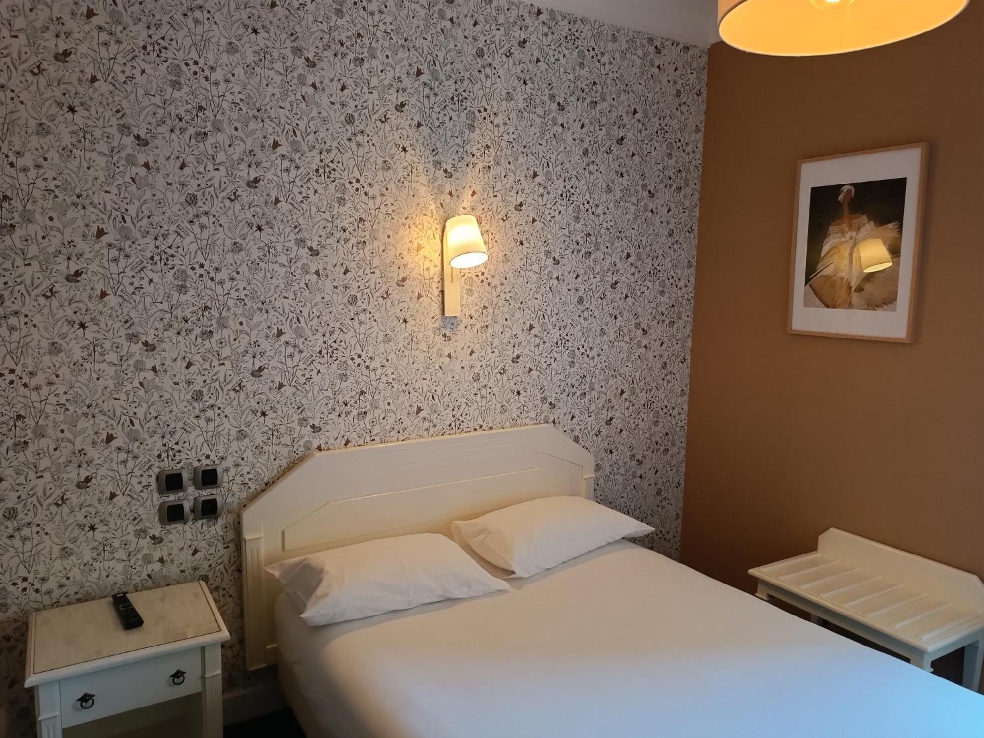 Contact Hotel Limoges - Hotel Des Deux Moulins Exterior photo